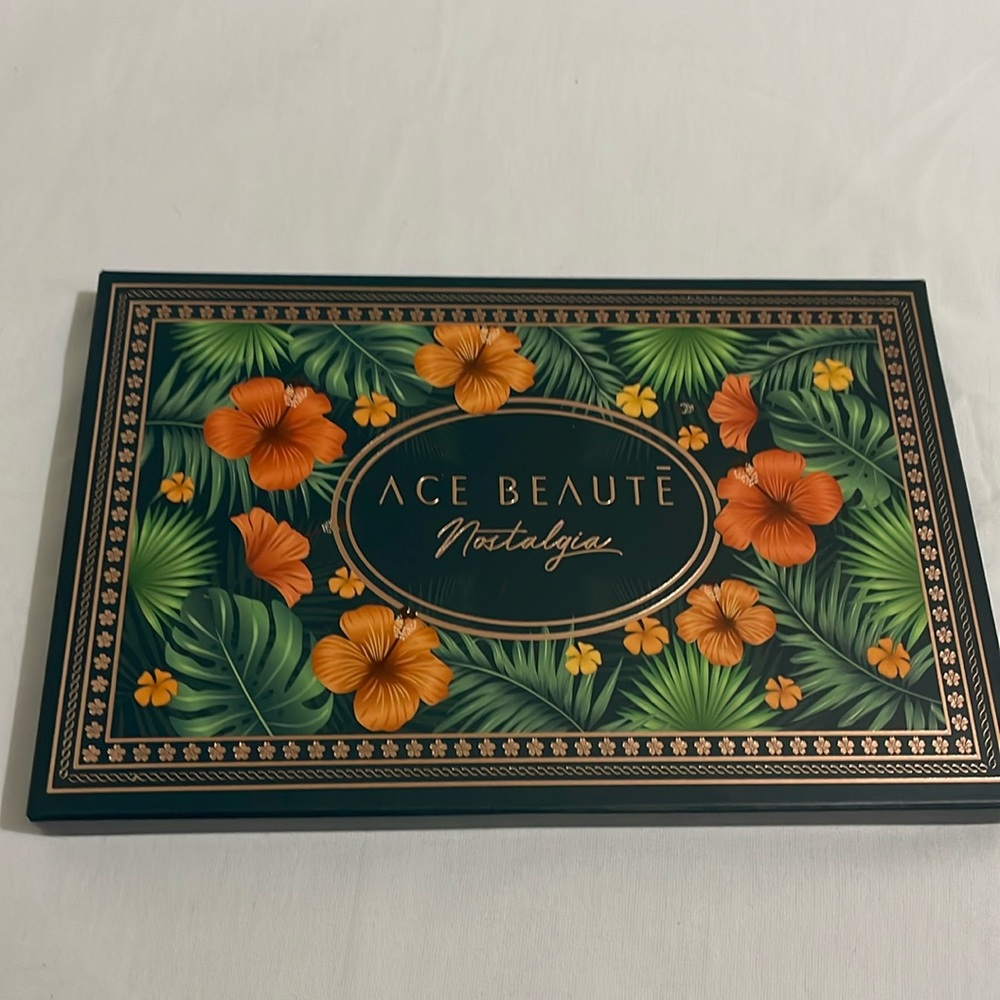 BNIB Ace Beaute Nostalgia eyeshadow palette